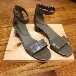 Vince Sandals - 1" heel - (6.5)